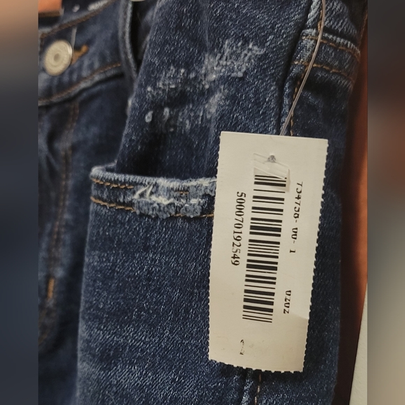 Old Navy Mid-Rise Boyfriend Jeans - Picture 7 of 9